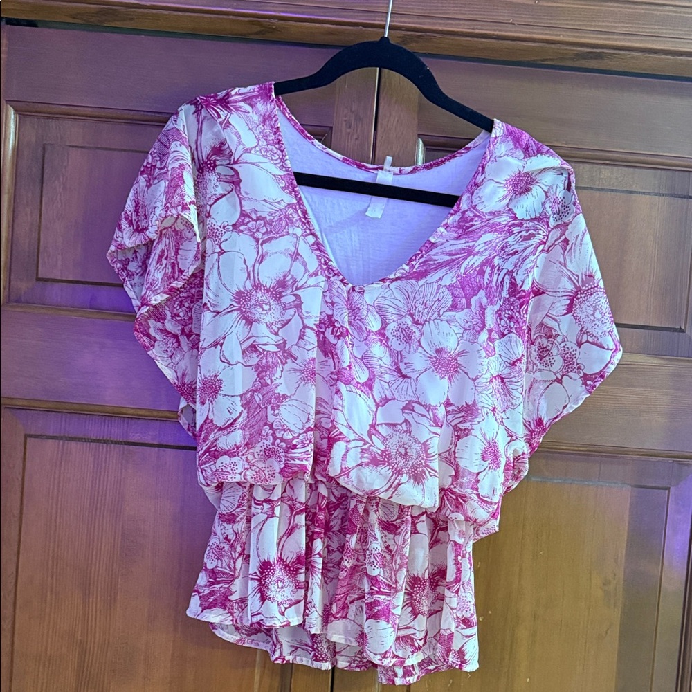 Chic Floral V-Neck Blouse in Pink